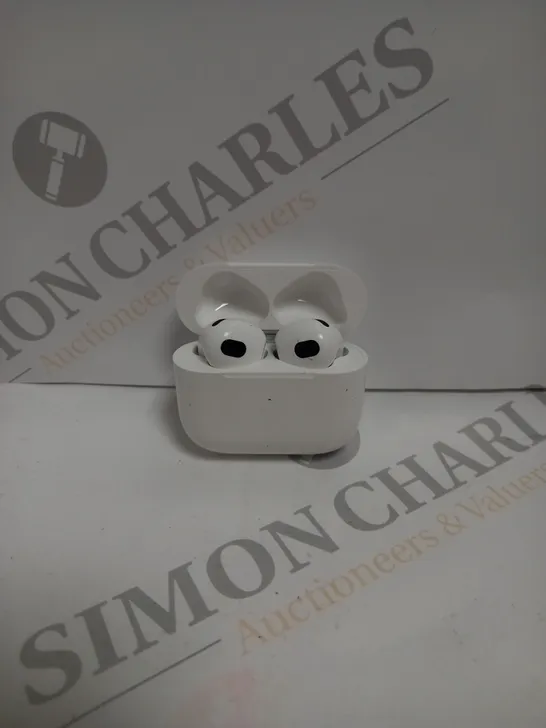 BOXED BLEUTOOTH EARBUDS - WHITE. 