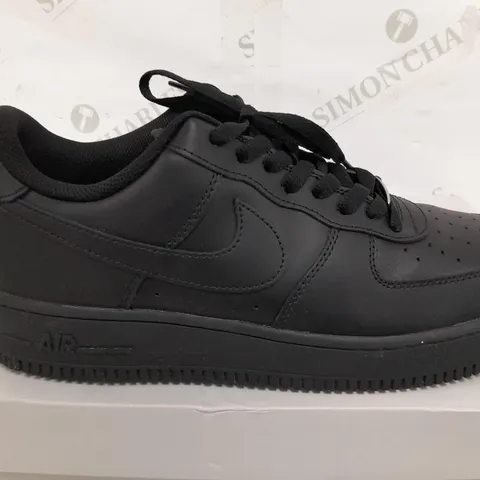 BOXED PAIR OF NIKE AIR FORCE 1 '07 IN BLACK - UK 10