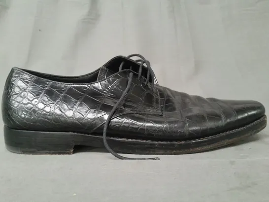 PAIR OF PRADA LACE UP SHOES IN BLACK SIZE 8.5