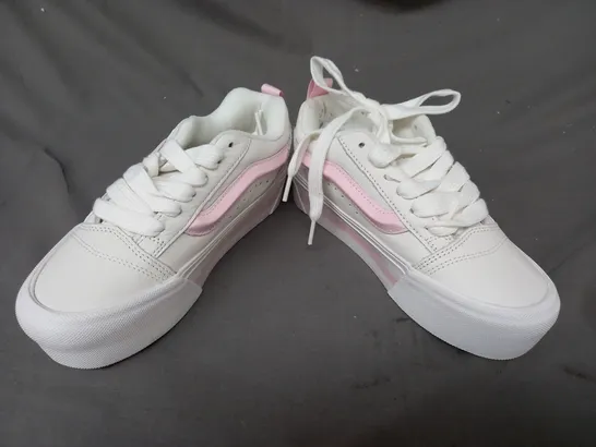 BOXED PAIR OF VANS KNU STACK SHOES IN WHITE/PINK UK SIZE 4.5