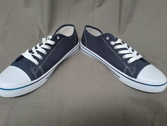 BOXED PAIR OF URBAN JACKS SHOES IN NAVY SIZE 10