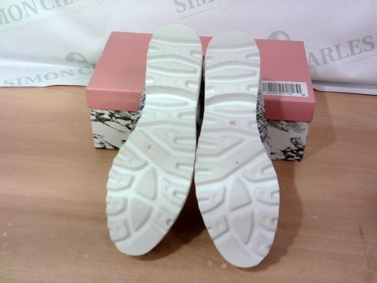 BOXED PAIR OF MODA IN PELLE - SIZE 39