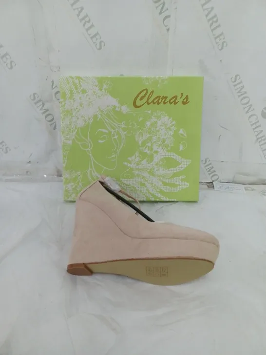 LARGE BOX OF APPROXIMATELY 10 BOXED CLANAS WEDGE BEIGE HEELS IN VARIOUS SIZE 