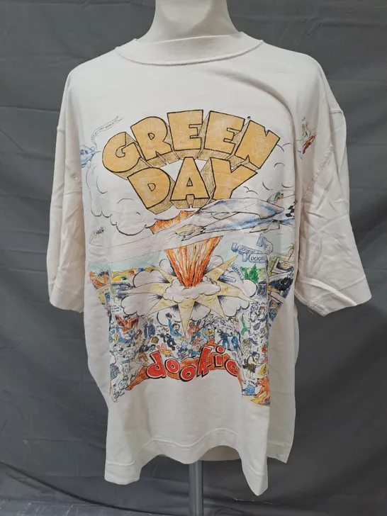 ABERCROMBIE & FITCH GREEN DAY T-SHIRT IN CREAM SIZE MEDIUM