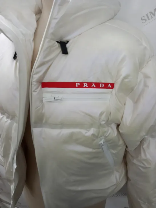 PRADA WHITE PADDED LR-HX021 COAT - 38