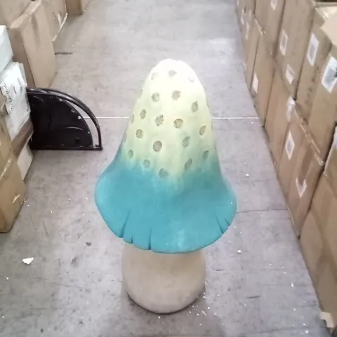 BOXED GIANT MUSHROOM STATUE 