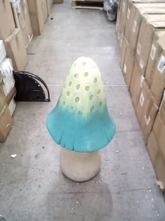 BOXED GIANT MUSHROOM STATUE 