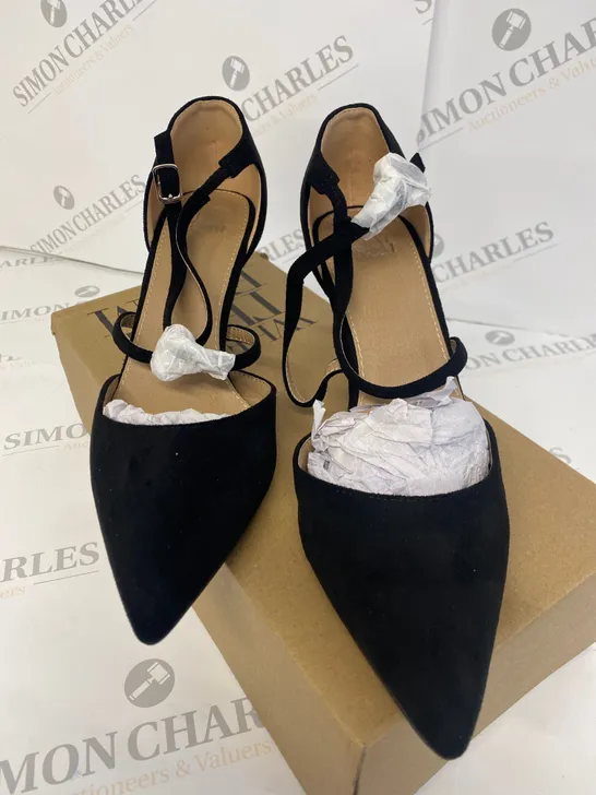 BOXED PAIR OF WHERE'S THAT FROM BRIDAL SANDALS BLACK SUEDE SIZE 7