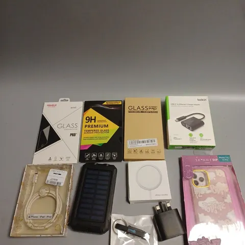 APPROXIMATELY 30 ASSORTED SMARTPHONE/ELECTRICAL PRODUCTS TO INCLUDE SCREEN PROTECTORS, CASES, POWER BANKS ETC 