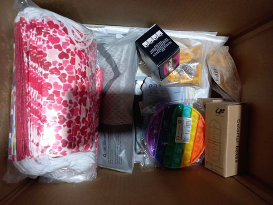 BOX OF APPROXIMATELY 20 ASSORTED HOUSEHOLD ITEMS TO INCLUDE PROTECTIVE PHONE CASE, POP POP TOY, HEART PRINT FACE MASKS, ETC