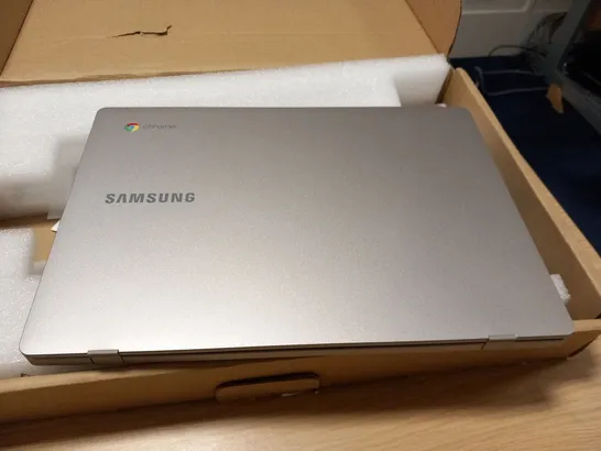 BOXED SAMSUNG XE310XBA LAPTOP WITH CHARGER