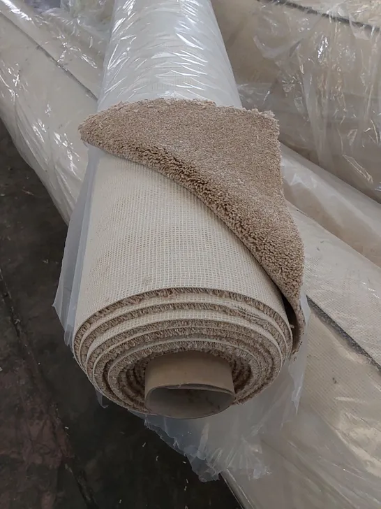 ROLL OF QUALITY STS HERITAGE LUXURY CARPET // SIZE: APPROX. 4 X 6.7m