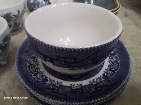 BOX OF ASSORTED BLUE & WHITE CROCKERY, EARTHENWARE SPOON RESTS.