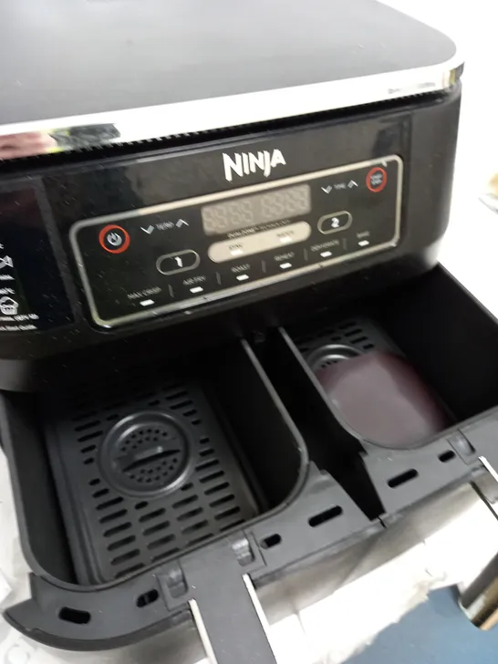 BOXED NINJA FOODI DUAL ZONE AIRFRYER AF300UK