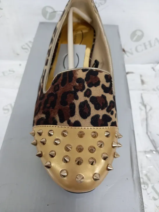 FLAT HEELED LEOPARD PRINT GOLD SPIKEY TOE SHOE SIZE 3