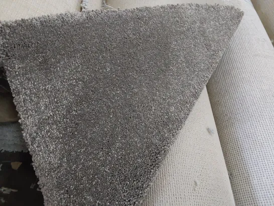 ROLL OF QUALITY HEARTLAND ULTRA TETBURY CARPET APPROXIMATELY 4M × 3.71M