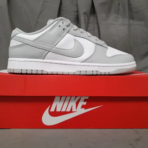 BOXED PAIR OF NIKE DUNK LOW RETRO SHOES IN GREY/WHITE UK SIZE 9