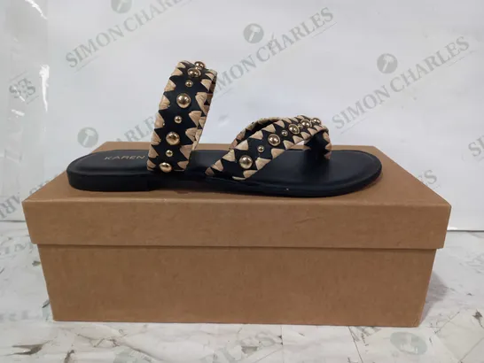 BOXED PAIR OF KAREN MILLER FLAT LEATHER SANDALS IN BLACK/BEIGE W. STUDS SIZE 4