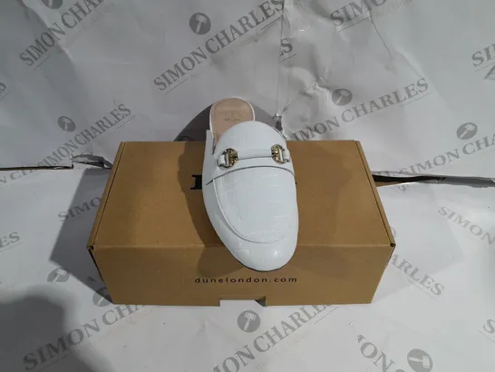 BOXED DUNE  WHITE CROC PRINT LEATHER SLIM SOLE BACKLESS SHOES SIZE 6/39