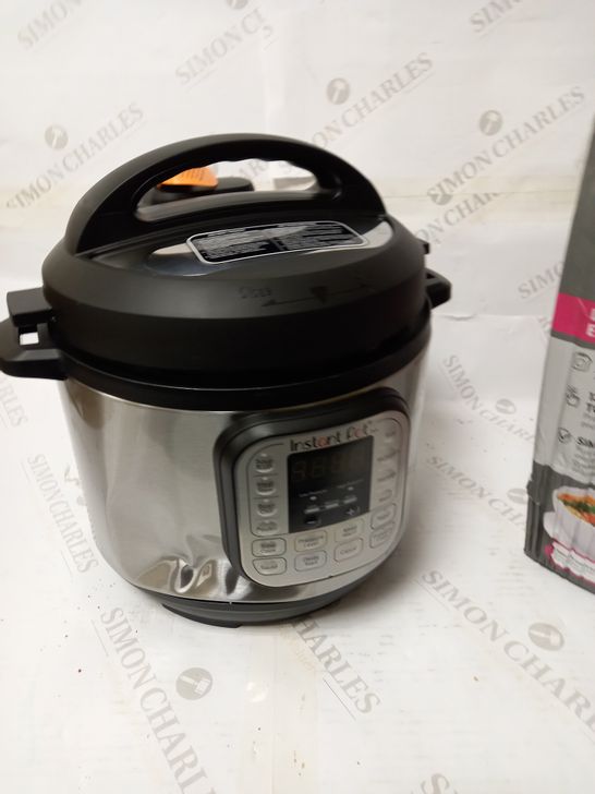 INSTANT POT DUO SMART COOKER - PRESSURE COOKER