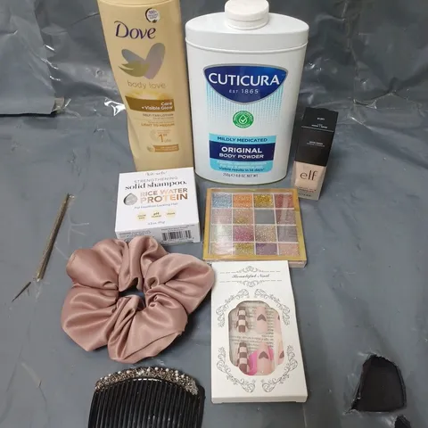 APPROXIMATELY 20 ASSORTED COSMETIC PRODUCTS TO INCLUDE CUTICURA BODY POWDER, DOVE SELF-TAN LOTION AND AN EYE SHADOW PALETTE ETC. 