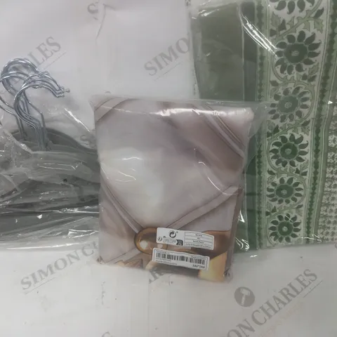 BOX OF APPROXIMATELY 15 ASSORTED HOUSEHOLD ITEMS TO CONTAIN CLOTHES HANGERS, PATTERNED CLOT. GOLD DESIGN CURTAINS ETC 