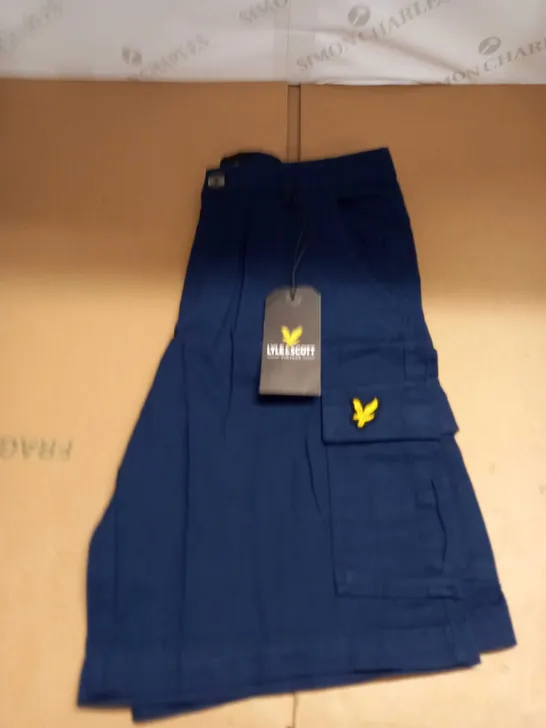 LYLE AND SCOTT CARGO SHORTS SIZE W30