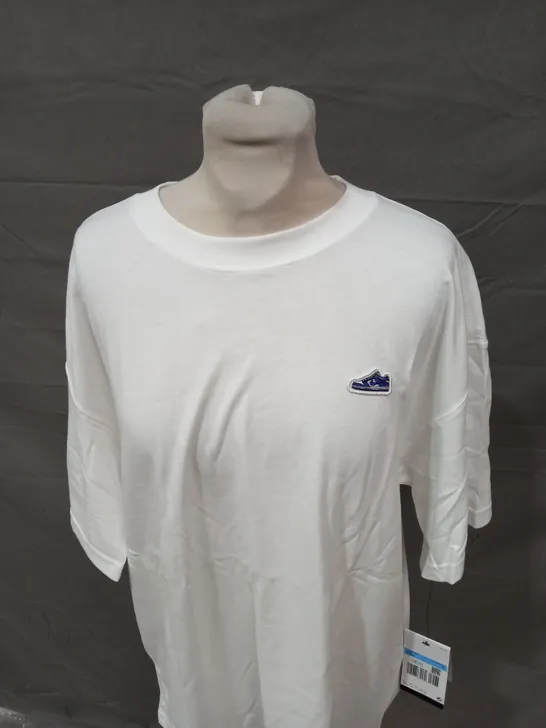 NIKE LOGO CASUAL T-SHIRT SIZE M 