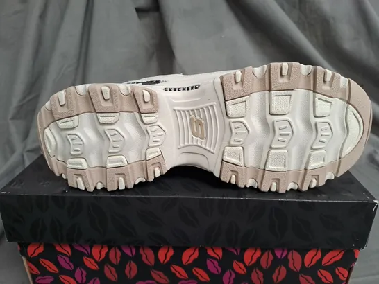 BOXED PAIR OF SKECHERS TRAINERS IN TAUPE SIZE 6