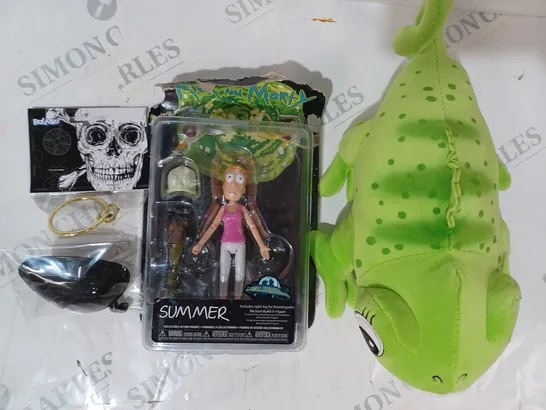 BOX OF APPROXIMATELY 20 ASSORTED TOYS AND GAMES TO INCLUDE SOFT CHAMELEON PLUSH, RICK AND MORTY SUMMER FIGURE, ETC