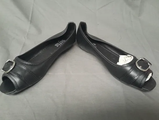 BOXED PAIR OF SOFIA PEEP TOE SLIP-ON SHOES IN BLACK EU SIZE 36