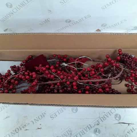 BOXED HOME REFLECTIONS PRE-LIT MIXED BERRY GARLAND