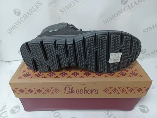 BOXED PAIR OF SKECHERS SYNERGY WARM BOOTS, BLACK - SIZE 6