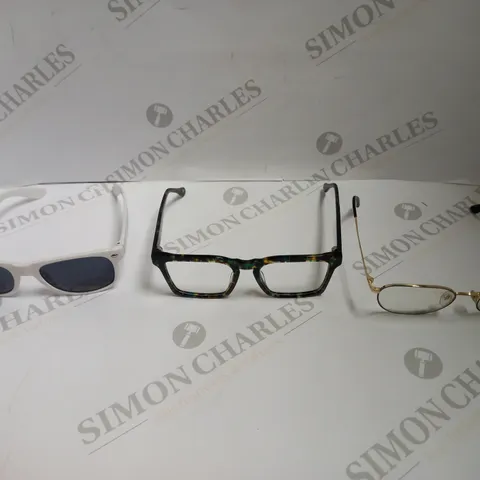 LOT OF ASSORTED PAIRS OF GLASSES TO INCLUDE SMART BUY, SPECSAVERS, GLASSES DIRECT, ETC