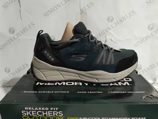 BOXED PAIR OF SKECHERS GO WALK OUTDOOR SHOES NAVY UK SIZE 10