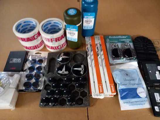 LARGE QUANTITY OF ASSORTED HOUSEHOLD BITS AND BOBS