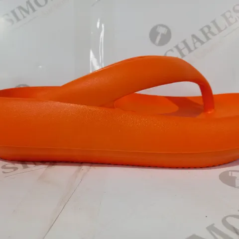 BOXED PAIR OF TRUFFLE COLLECTION MOULDED FLIPFLOPS IN ORANGE UK SIZE 3-4