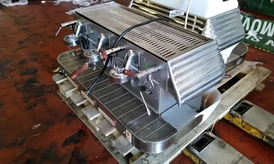 ELEKTRA BARLUME 3 GROUP COFFEE MACHINE