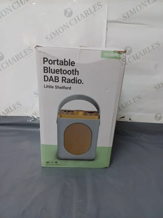 BOXED MAJORITY LITTLE SHELFORD PORTABLE RADIO WITH CARRY HANDLE