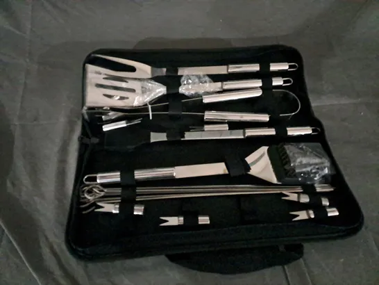 STAINLESS STEEL KITCHEN UTENSIL SET WITH CARRY CASE