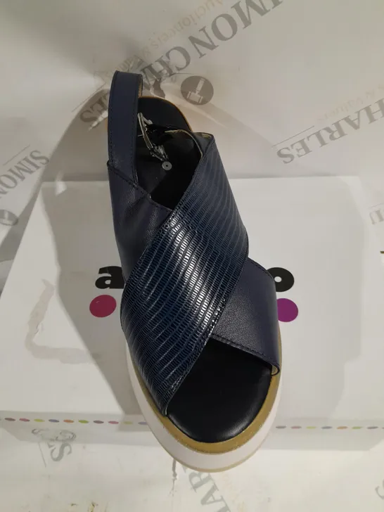 BOXED PAIR OF ADESSO SANDALS IN NAVY - SIZE 6