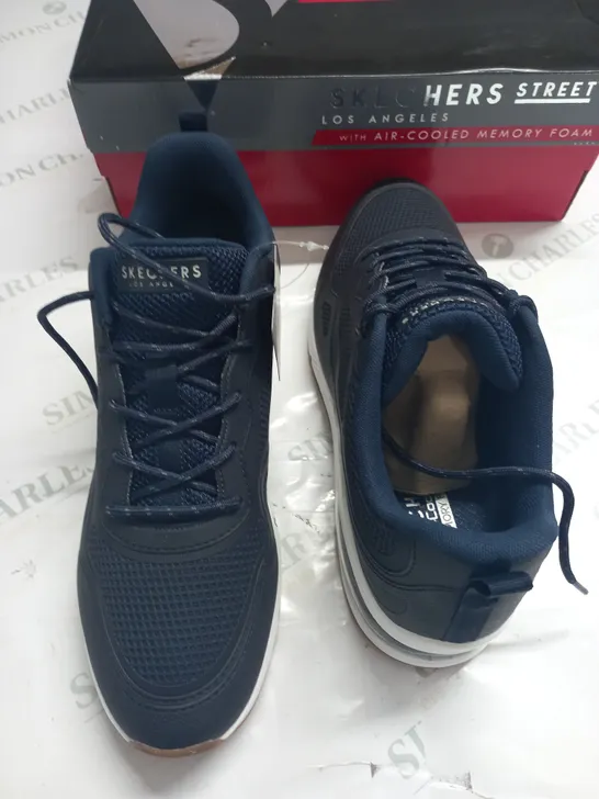 BOXED PAIR OF SKECHERS AIR COOLED MEMORY FOAM TRAINERS IN NAVY - 11