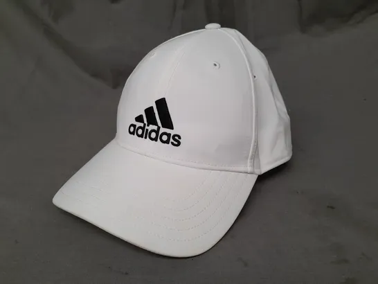 ADIDAS CAP IN WHITE - ONE SIZE