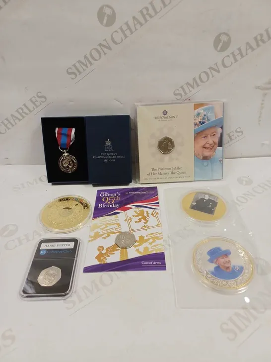 LOT TO CONTAIN 7 X ASSORTED COLLECTORS COMMEMORATIVE COINS, RANGING FROM THE ROYAL FAMILY TO HARRY POTTER