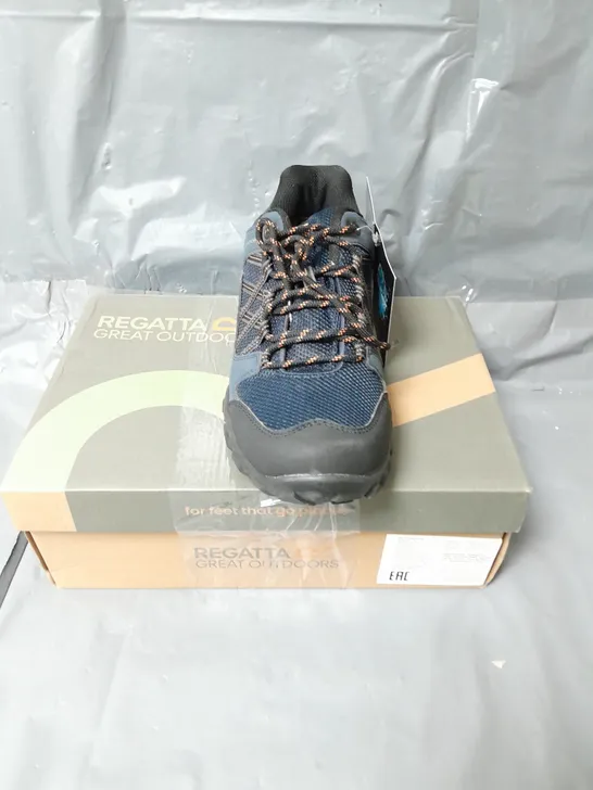 PAIR OF REGATTA EDGEPOINT III LOW SHOES - NAVY - 9 RRP £64