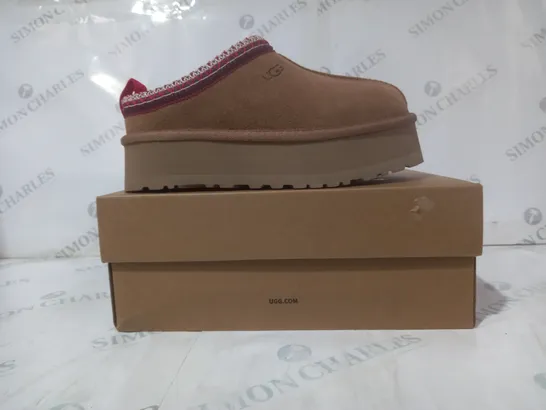 BOXED PAIR OF UGG WTAZZ SHOES IN CHESTNUT UK SIZE 5