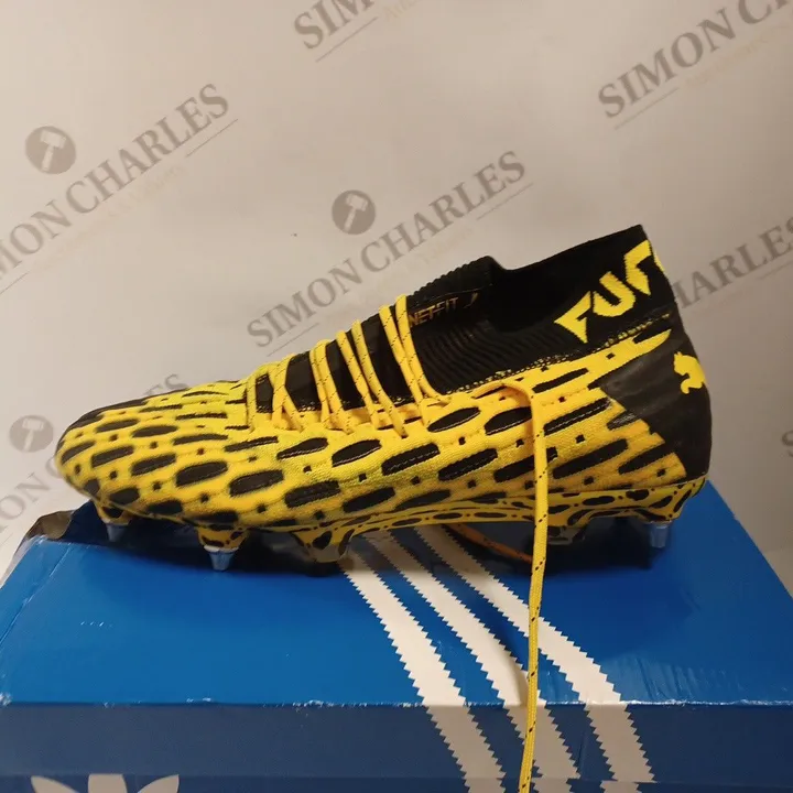 yellow-black-football-boots-uk-8-5-4441739-simon-charles-auctioneers