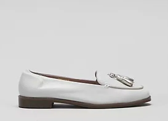 MODA IN PELLE EMMAROSE LOAFER OFF WHITE SIZE 7