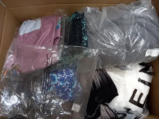 BOX OF APPROXIMATELY 25 ASSORTED CLOTHING ITEMS TO INCLUDE - SOCKS , BAG , PANTS ETC