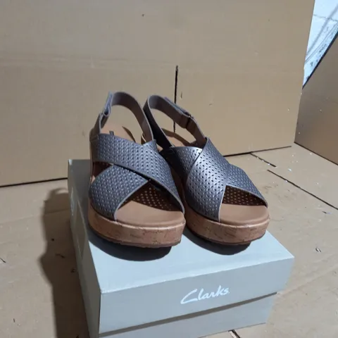 CLARKS STASHA BRIDGET  WEDGE SANDAL STANDARD FIT SILVER UK SIZE 6